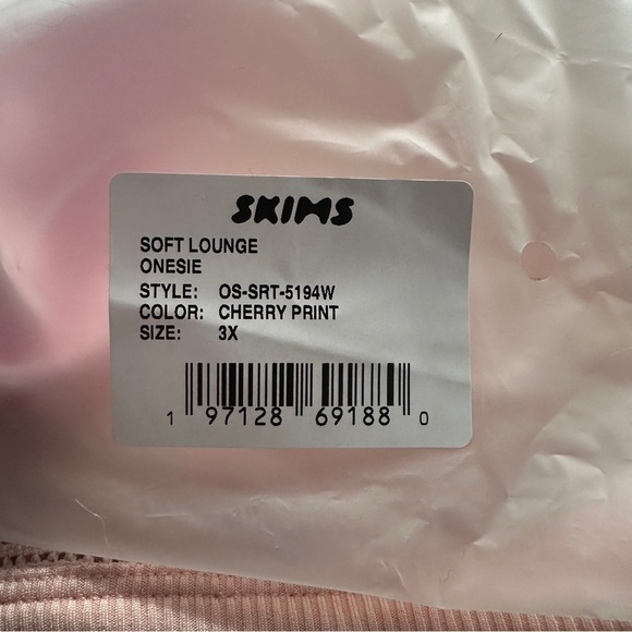 NWT skims Valentines Day scoop onesie soft lounge ribbed Cherry blossom print 3X - Picture 11 of 11